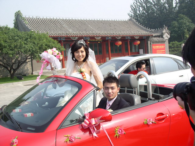 【图】下雨和<em>小S</em>的<em>结婚</em>情景<em>照片</em>.抛砖引-凯越