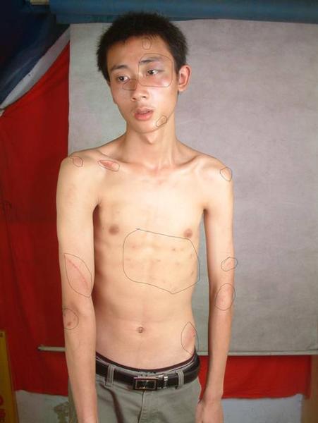 河北省邯郸市北方汽修学校发生教职工群殴学生，两同学