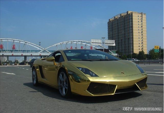 黄金版兰博基尼惊现石家庄 神马都是浮云_兰博